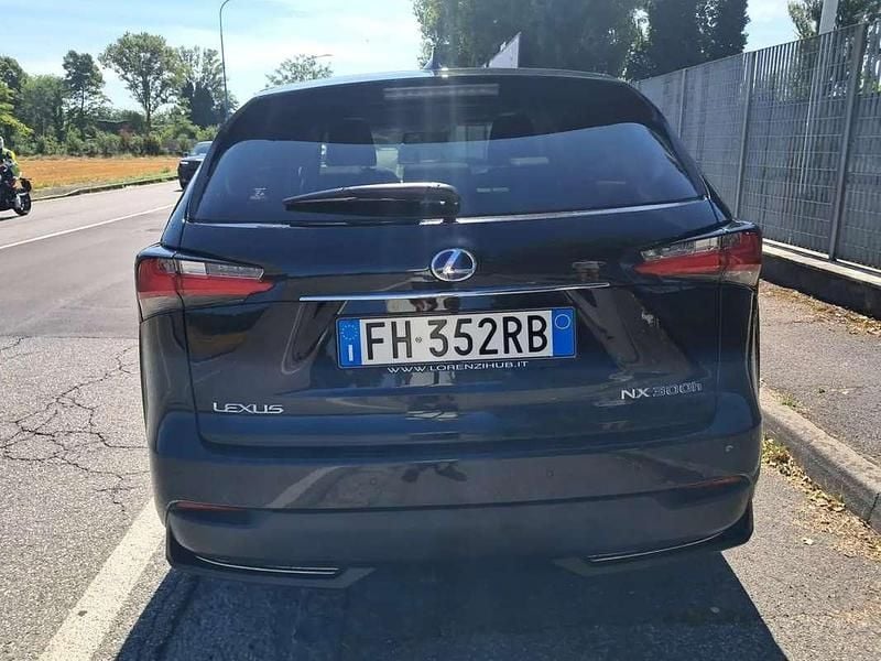 Usata Lexus NX300h Luxury Line 155 CV (114 kW) 2017 Nero SUV