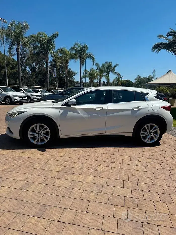Usata Infiniti Q30 Business Executive 109 CV (80 kW) 2016 Bianco Berlina