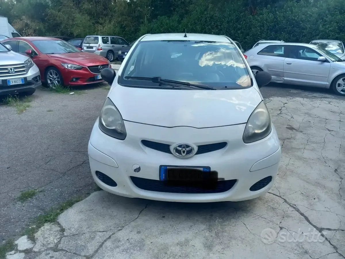 Usata Toyota Aygo 68 CV (50 kW) 2011 Bianco Utilitaria