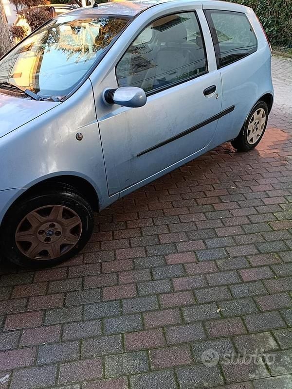 Usata Fiat Punto 2003 Blu Utilitaria
