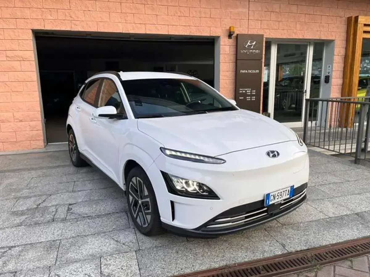Usata Hyundai Kona 27 kW (38 CV) 2023 Bianco SUV