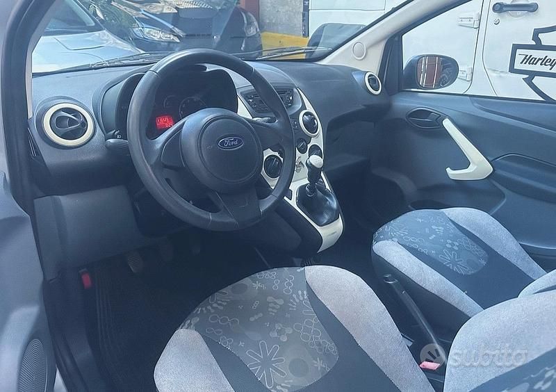 Usata Ford Ka 69 CV (50 kW) 2010 Grigio Berlina