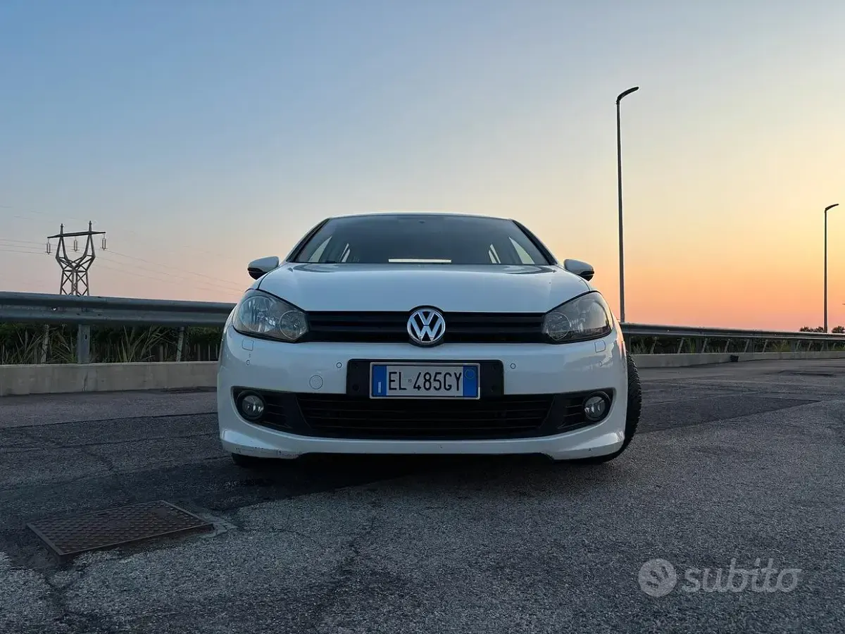 Usata VW Golf VII 102 CV (75 kW) 2012 Bianco Berlina
