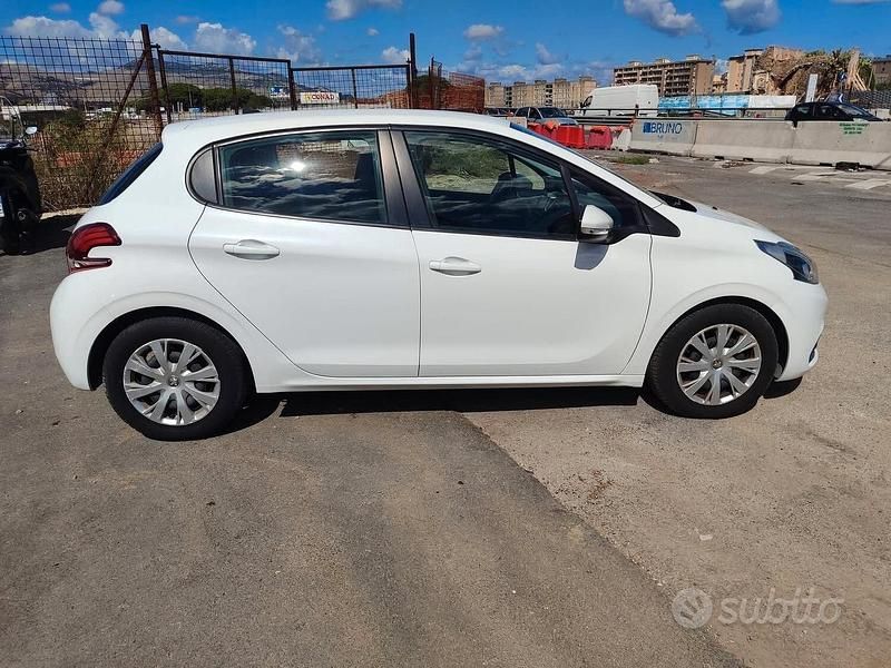 Usata Peugeot 208 Active 75 CV (55 kW) 2018 Bianco Utilitaria