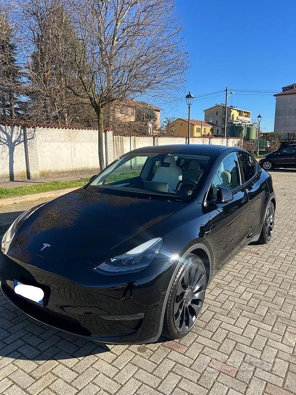 Usata Tesla Model Y Performance 392 kW (534 CV) 2023 Nero SUV