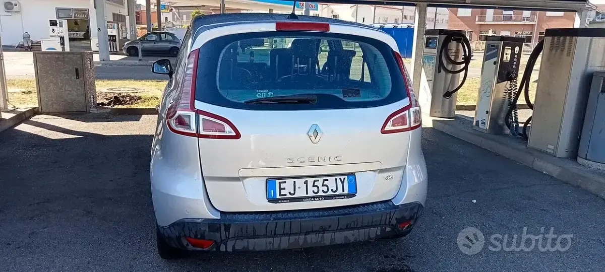 Usata Renault Scénic 110 CV (80 kW) 2011 Grigio Monovolume