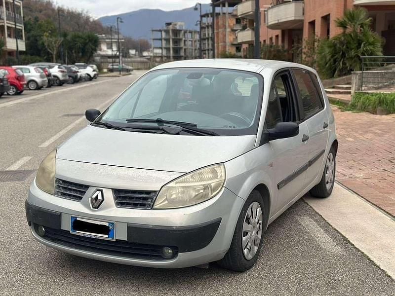 Usata 2004 Renault Scénic II Dynamique Monovolume | 2000 € (Buon prezzo) - Immagine 1/4