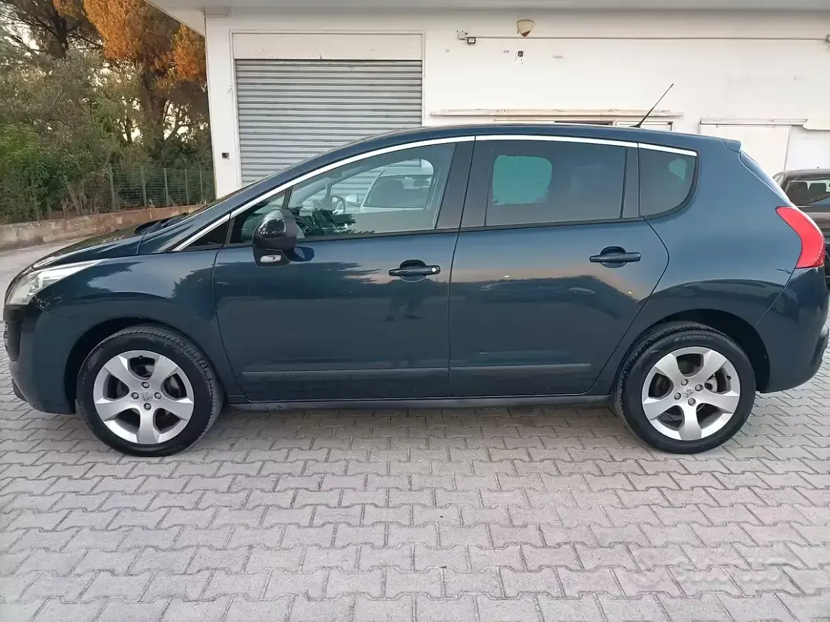 Usata Peugeot 3008 Business-Line 112 CV (82 kW) 2012 Bluazzurro Station wagon
