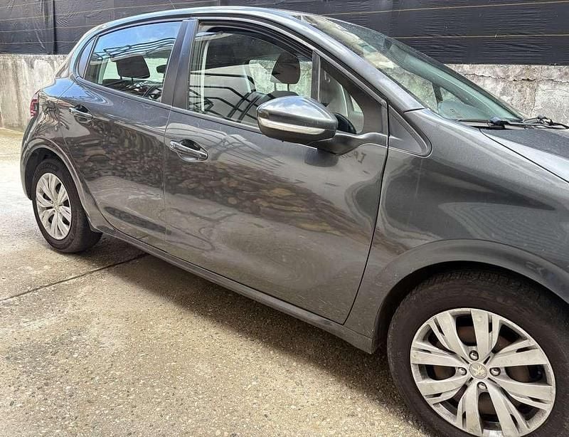 Usata Peugeot 208 Allure 68 CV (50 kW) 2014 Utilitaria