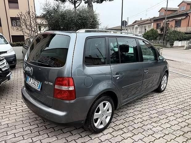 Usata VW Touran Highline 140 CV (102 kW) 2006 Grigio Monovolume