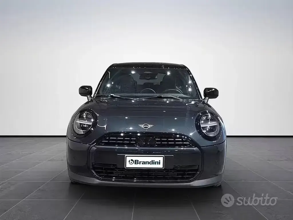 Nuova Mini Cooper Classic 114 kW (156 CV) 2026 Nero Utilitaria