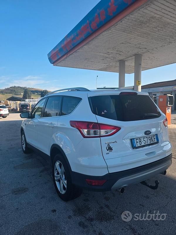 Usata Ford Kuga Titanium 119 CV (87 kW) 2016 Bianco SUV