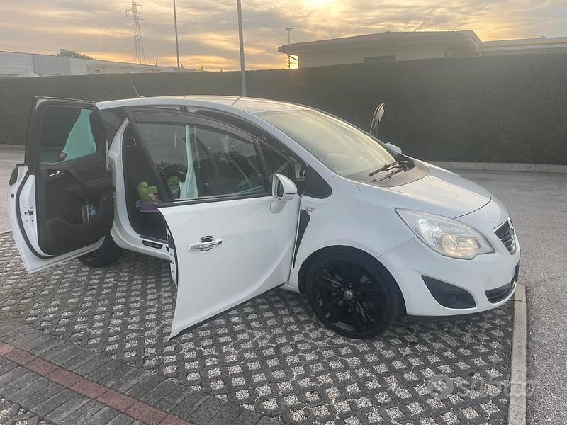 Usata Opel Meriva 101 CV (74 kW) 2011 Bianco Monovolume