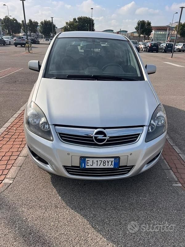 Usata Opel Zafira Edition 150 CV (110 kW) 2011 Grigio Monovolume