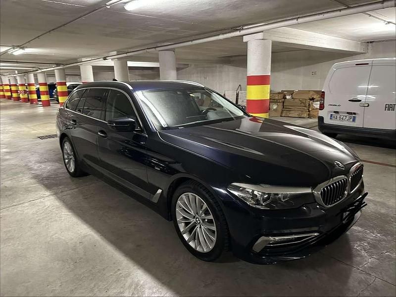 Usata BMW 520 Luxury Line 190 CV (139 kW) 2018 Blu/azzurro Station wagon