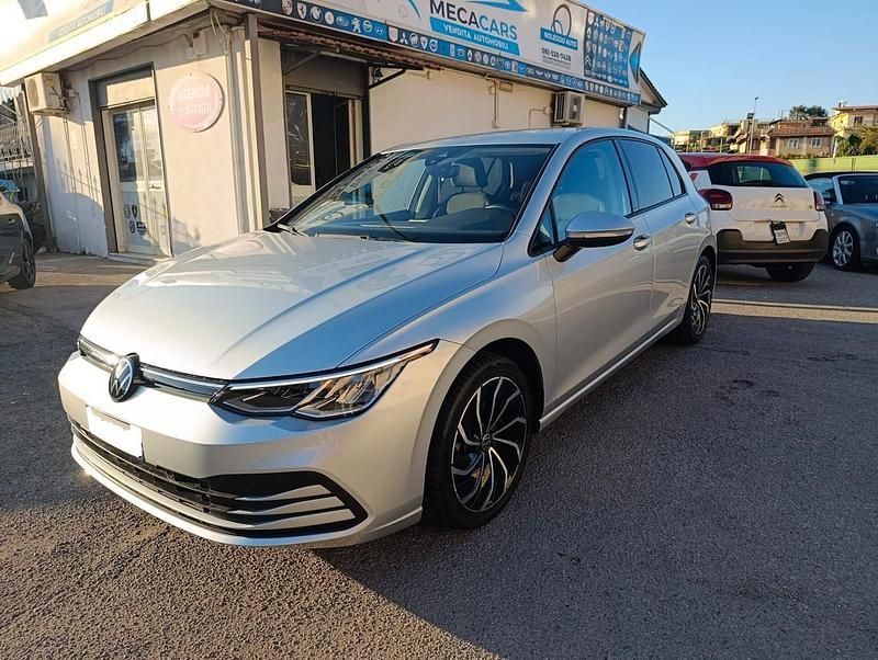 Usata VW Golf VIII Life 110 CV (80 kW) 2024 Grigio Berlina