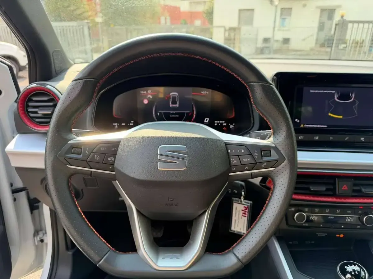 Usata Seat Arona FR 95 CV (69 kW) 2025 Bicolore bianco con tetto nero SUV