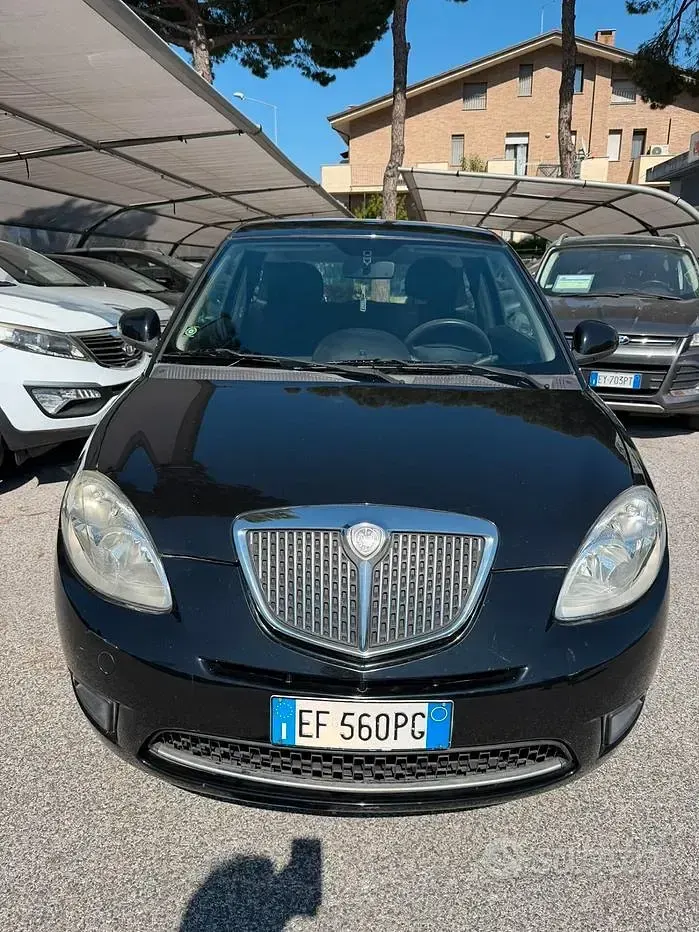 Usata Lancia Ypsilon 69 CV (50 kW) 2010 Nero Utilitaria