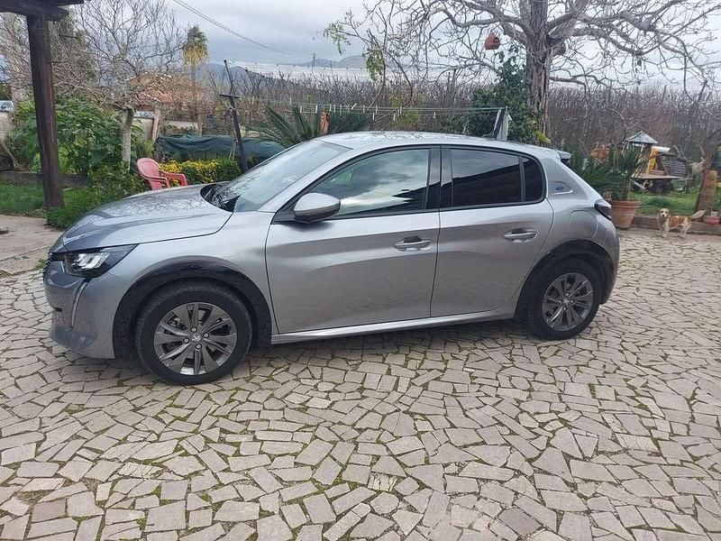 Grigio Usata 2021 Peugeot e-208 Allure Due volumi | 15.500 € (Cara) - Immagine 1/4