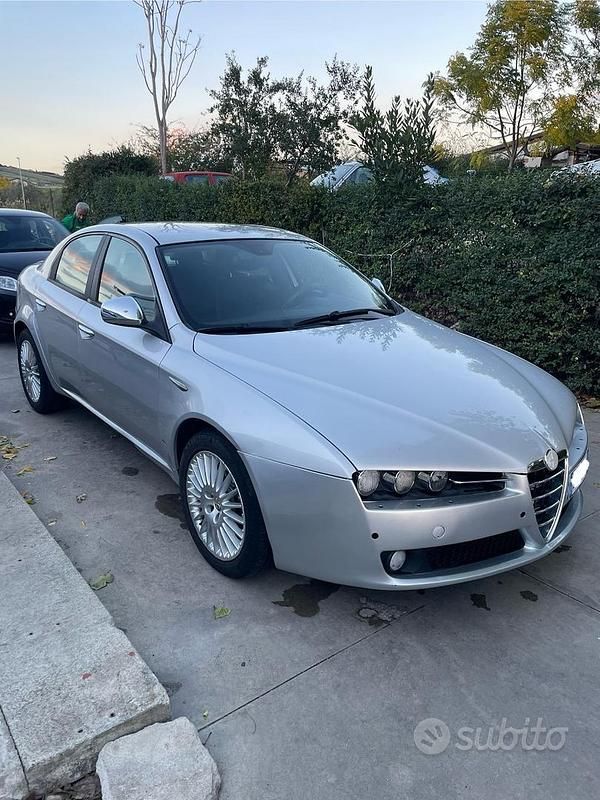 Grigio Usata 2006 Alfa Romeo 159 Tre volumi | 3100 € (Buon prezzo) - Immagine 1/4