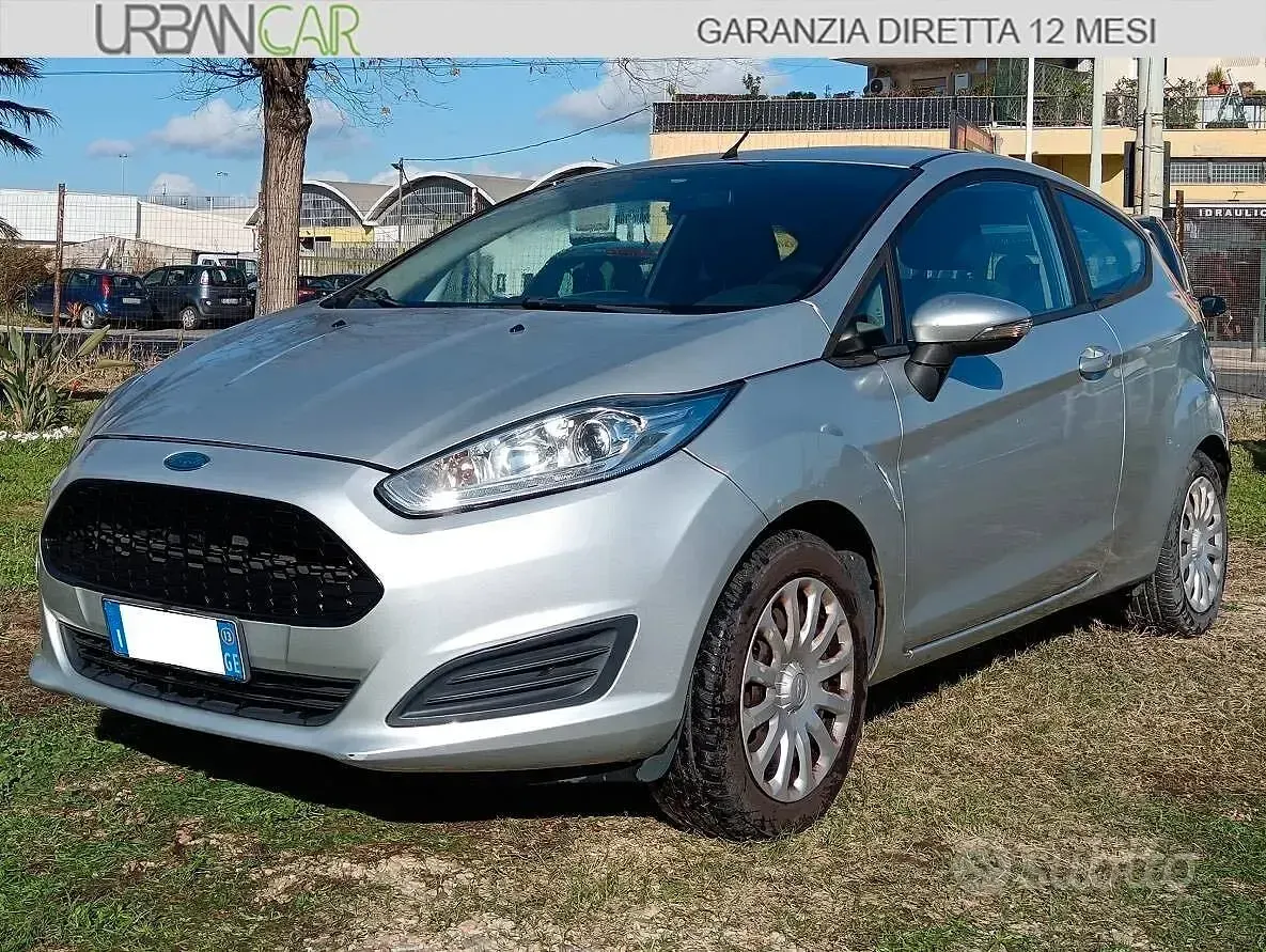 Usata Ford Fiesta 75 CV (55 kW) 2013 Grigio Berlina