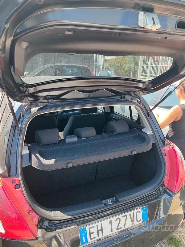 Usata Suzuki Swift 75 CV (55 kW) 2011 Nero Utilitaria