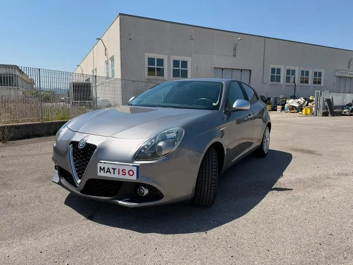 Usata Alfa Romeo Giulietta Super 120 CV (88 kW) 2018 Argento Utilitaria