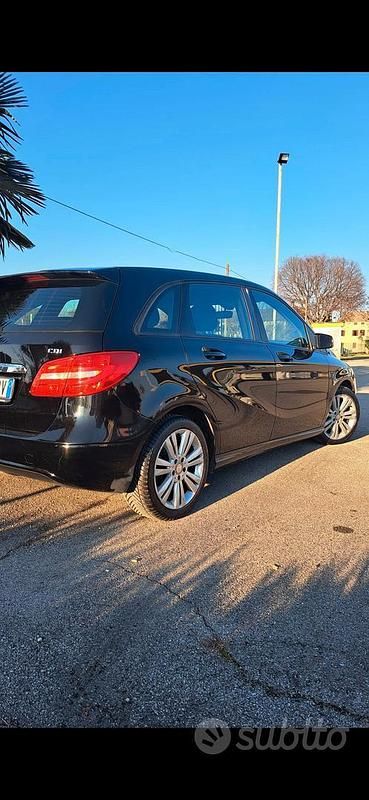 Usata Mercedes B180 108 CV (79 kW) 2014 Grigio Monovolume