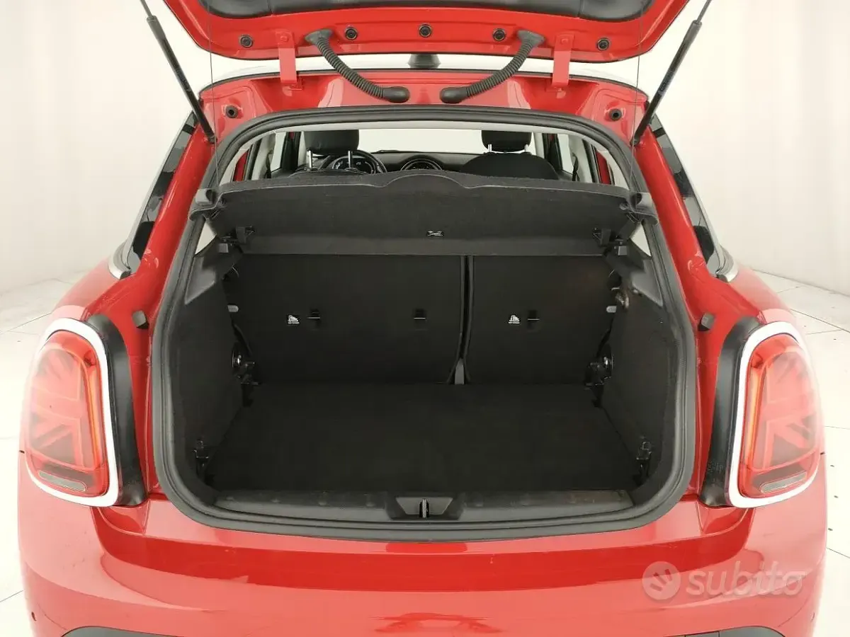 Usata Mini Cooper Classic 136 CV (100 kW) 2024 Chili red Utilitaria