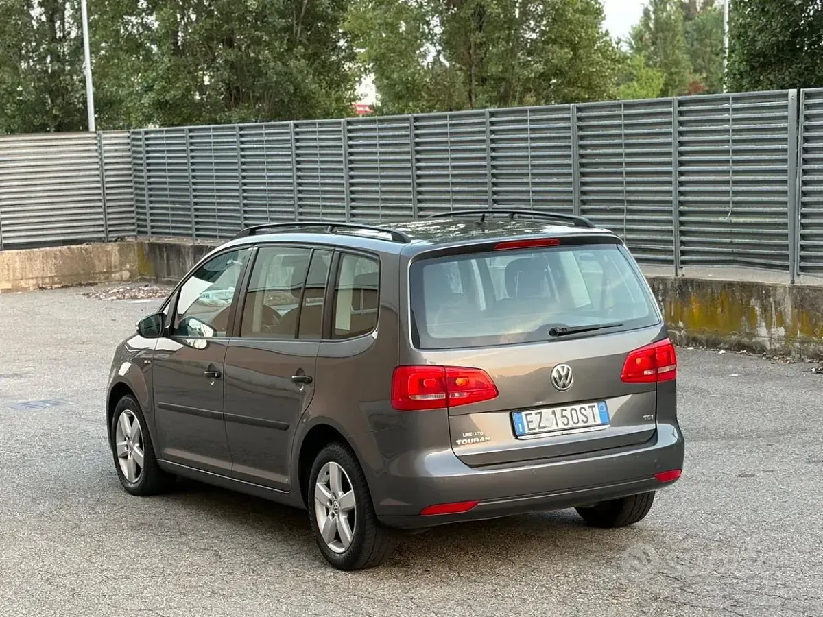 Usata VW Touran 105 CV (77 kW) 2013 Grigio Monovolume
