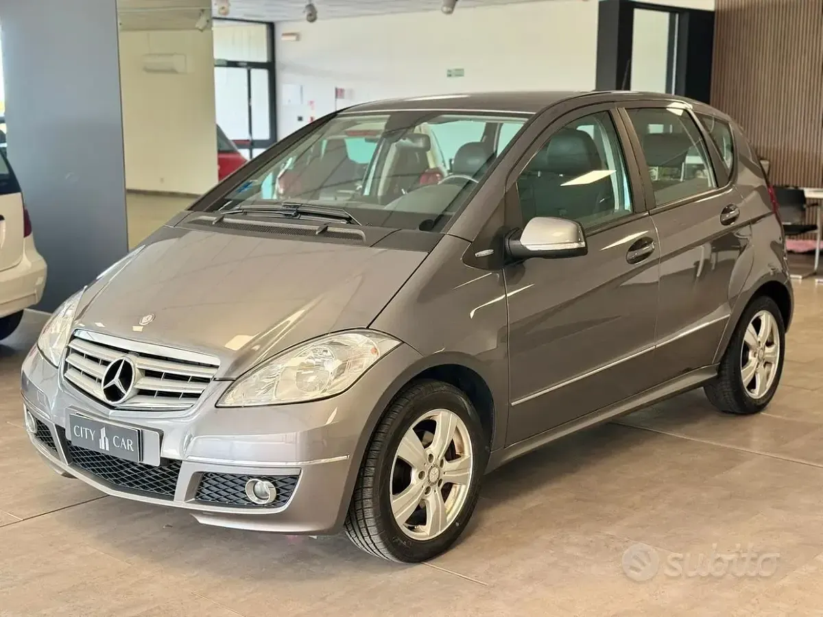 Usata Mercedes A180 Elegance 109 CV (80 kW) 2012 Grigio Berlina