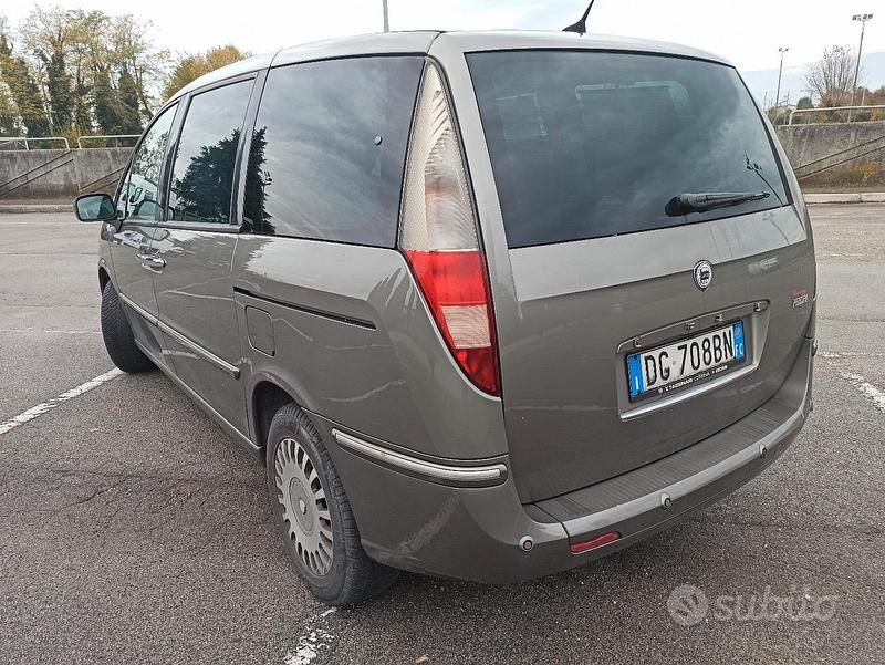 Usata Lancia Phedra 137 CV (100 kW) 2007 Grigio Monovolume