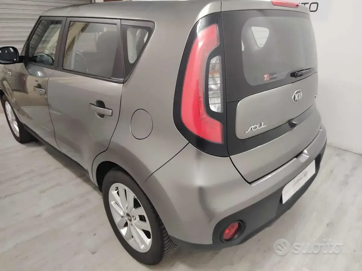 Usata Kia Soul 136 CV (100 kW) 2017 Grigio scuro SUV
