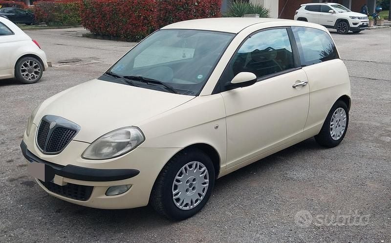 Usata Lancia Ypsilon 70 CV (51 kW) 2004 Utilitaria