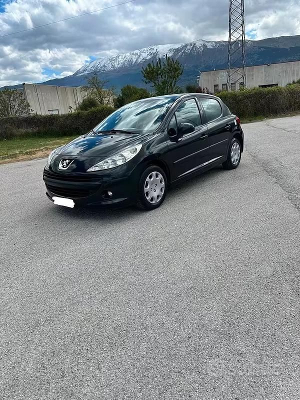 Gebraucht Peugeot 207 70 PS (51 kW) 2009 Schwarz Limousine