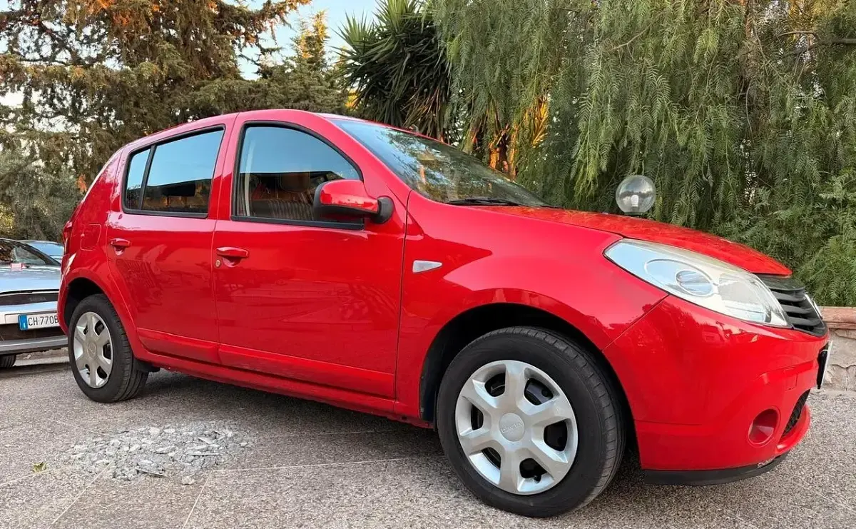 Usata Dacia Sandero Ambiance 88 CV (64 kW) 2011 Rosso Berlina