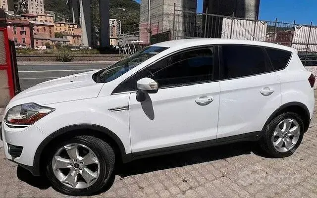 Usata Ford Kuga Titanium 163 CV (119 kW) 2011 Bianco SUV