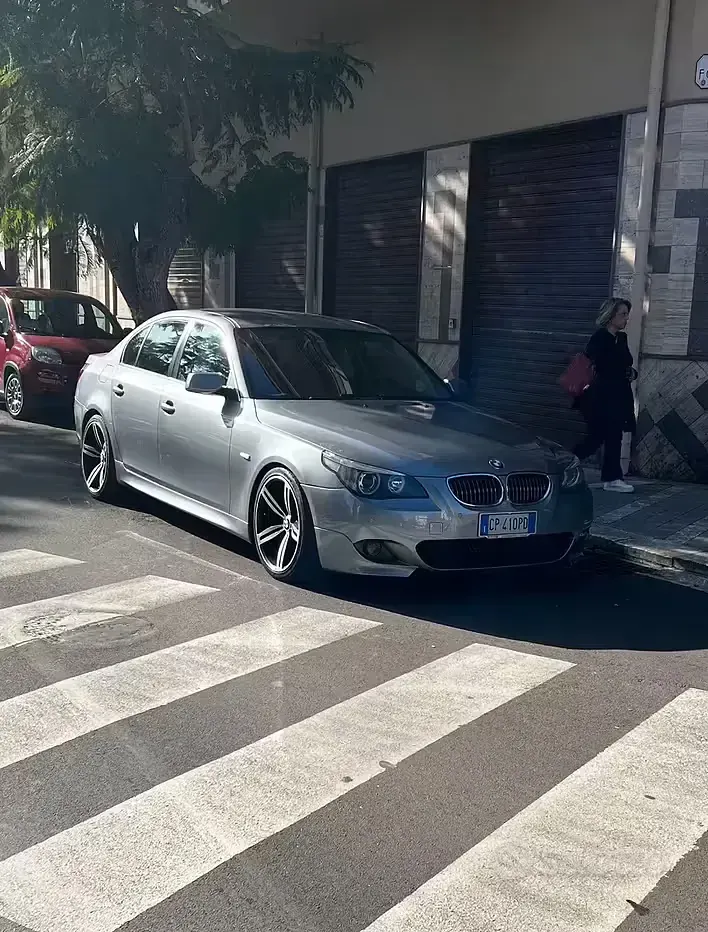 Usata BMW 530 Comfort Edition 218 CV (160 kW) 2004 Grigio Berlina
