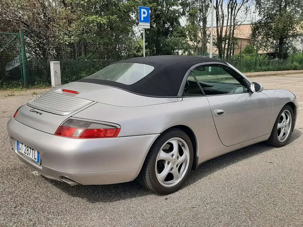 Usata Porsche 996 300 CV (220 kW) 2000 Grigio Cabrio