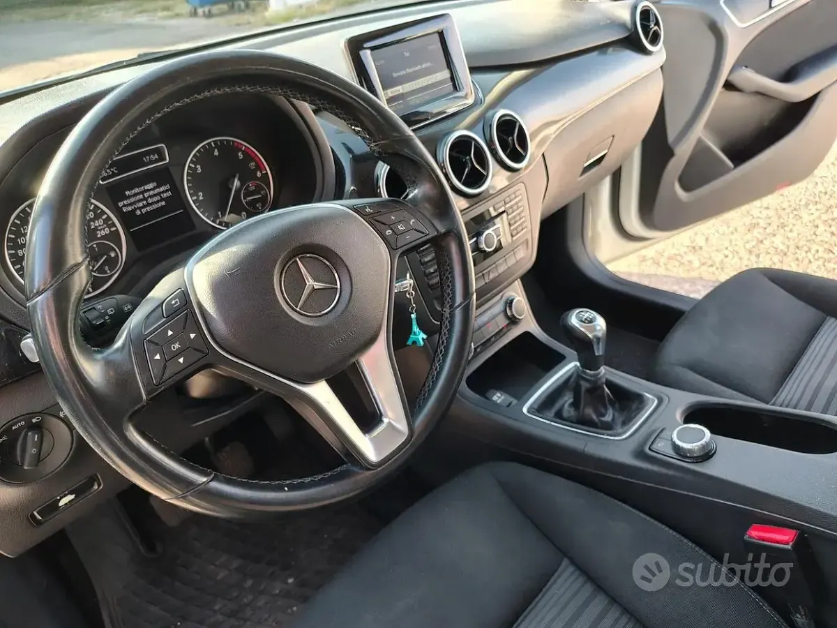 Usata Mercedes B180 Premium 109 CV (80 kW) 2014 Bianco Utilitaria