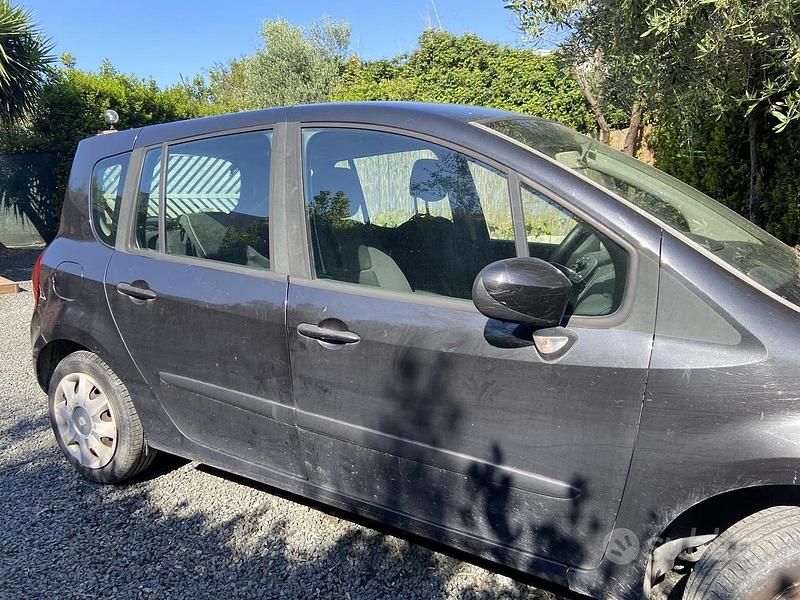 Käytetty Renault Modus 2009 Musta Tila-auto