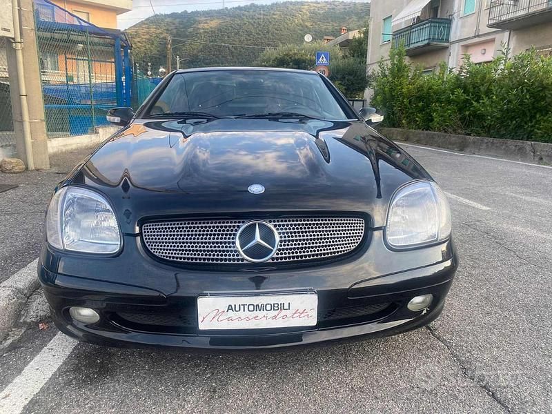 Usata Mercedes SLK200 163 CV (119 kW) 2001 Nero pastello Cabrio