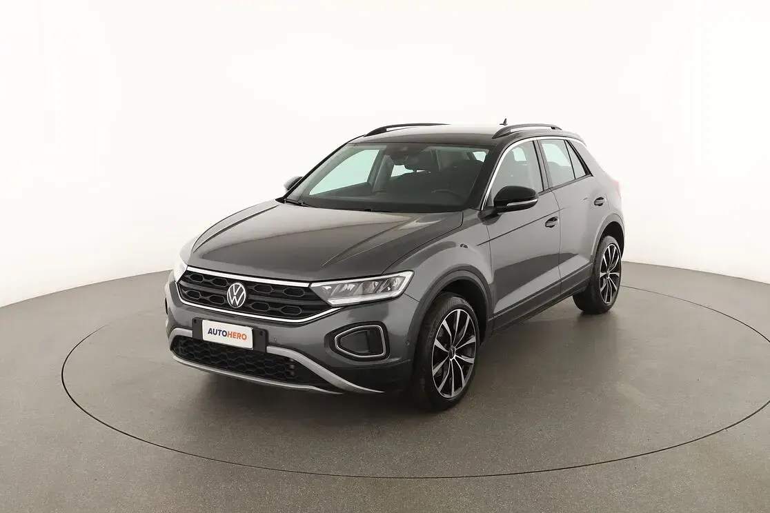 Usata VW T-Roc Life 150 CV (110 kW) 2023 Grigio SUV