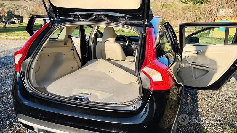 Occasion Volvo V60 CC Momentum 150 PK (110 kW) 2016 Zwart Stationwagen