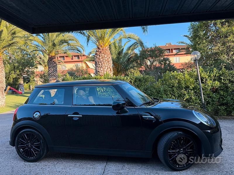 Usata Mini Cooper S 170 CV (125 kW) 2022 Nero Utilitaria