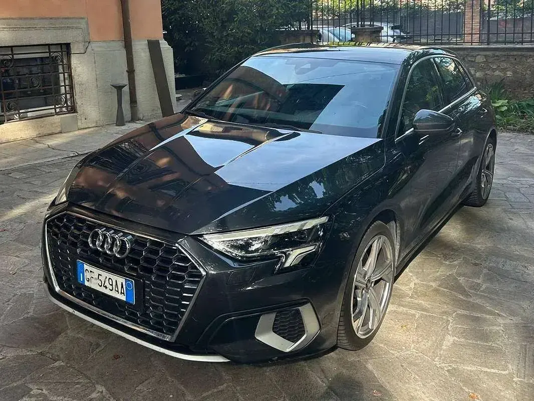 Usata Audi A3 Business 131 CV (96 kW) 2021 Grigio Berlina