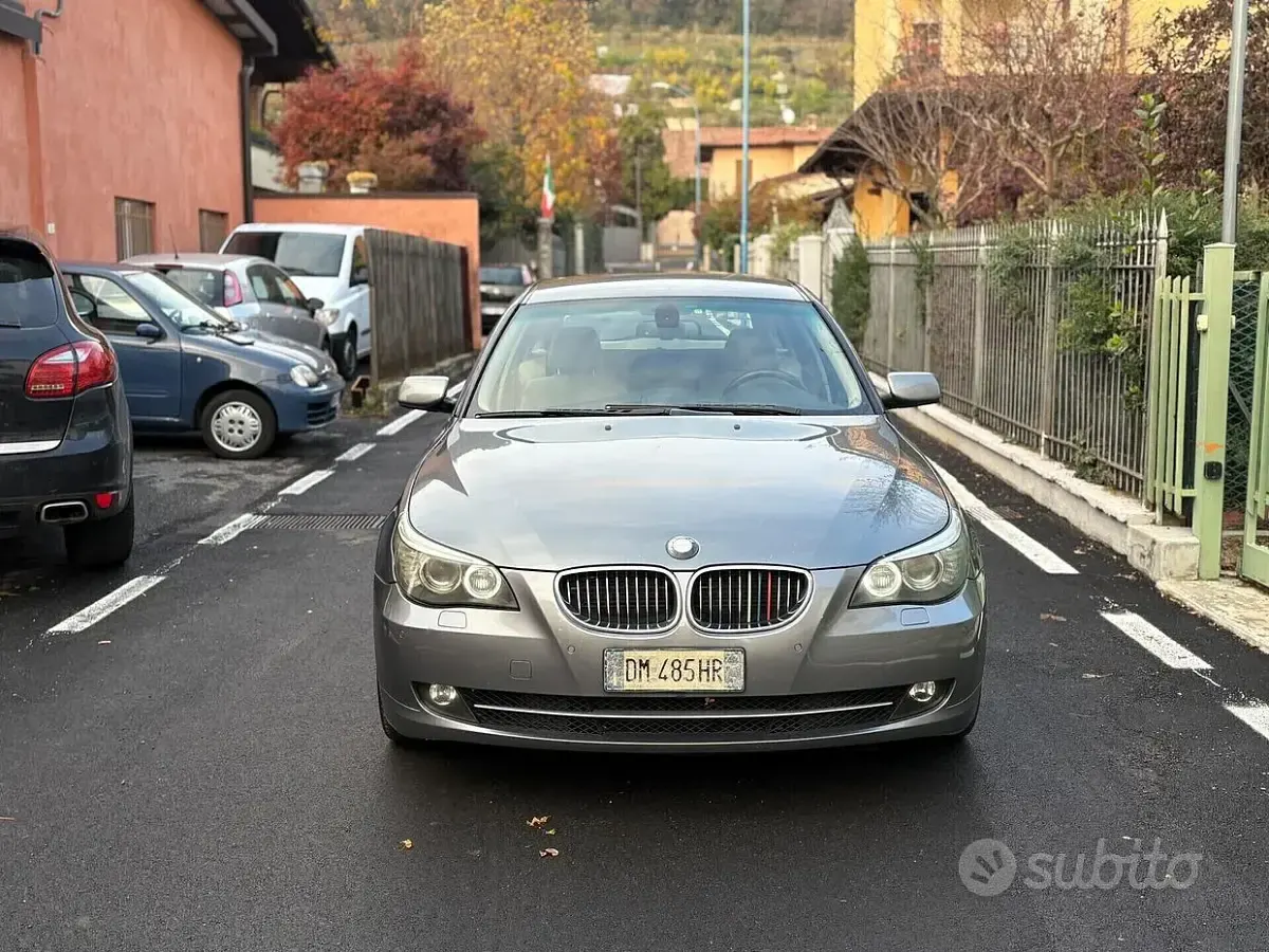 Usata BMW 530 235 CV (172 kW) 2007 Grigio Station wagon