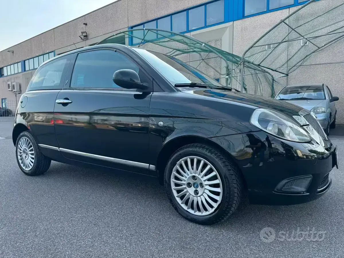 Usata Lancia Ypsilon 69 CV (50 kW) 2011 Nero Utilitaria