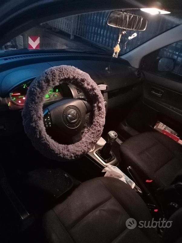 Usata Mazda 2 68 CV (50 kW) 2005 Grigio Monovolume