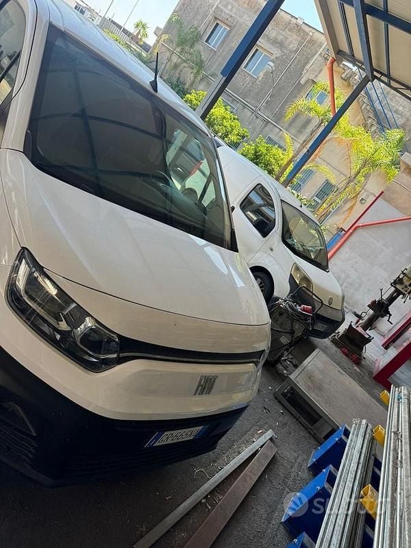 Bianco Usata 2023 Fiat Doblò Monovolume | 19.500 € (Buon prezzo) - Immagine 1/4